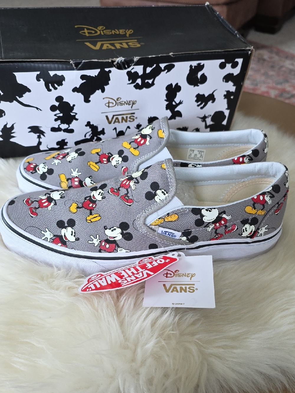 Adorable NWT IOB Disney Vans Mickey Mouse Gray Skater Slip-ons π©Άπβ€οΈ - Picture 6 of 16